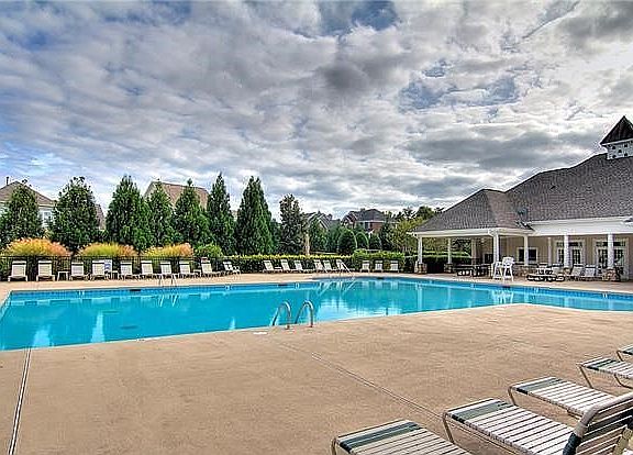 4th image of 2804 Waterman Ct