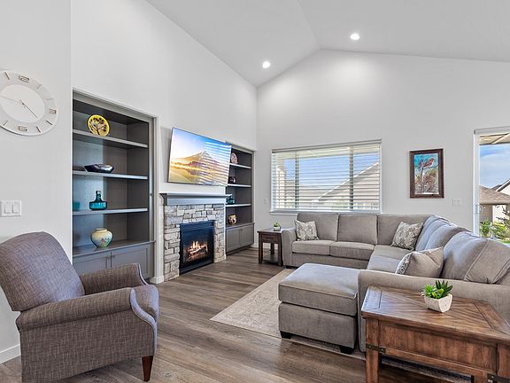 3rd image of 2655 N Allenby Ln