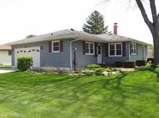 1122 Harmony Cir NW, Janesville, WI 53545