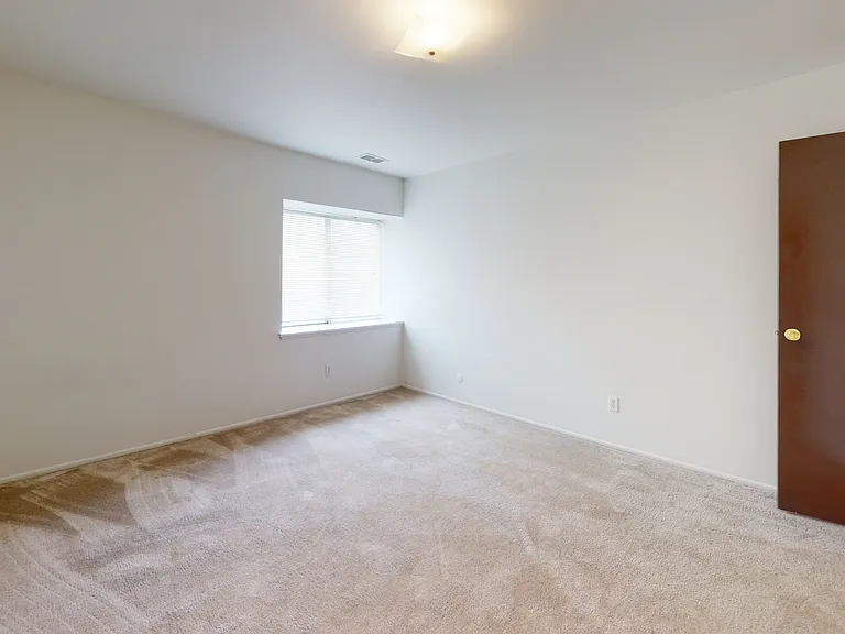 Whitehall Apartments — Photo 15