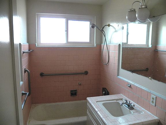 5th image of 623 N Clover Ave