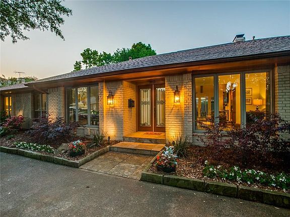 2nd image of 3815 Vancouver Cir