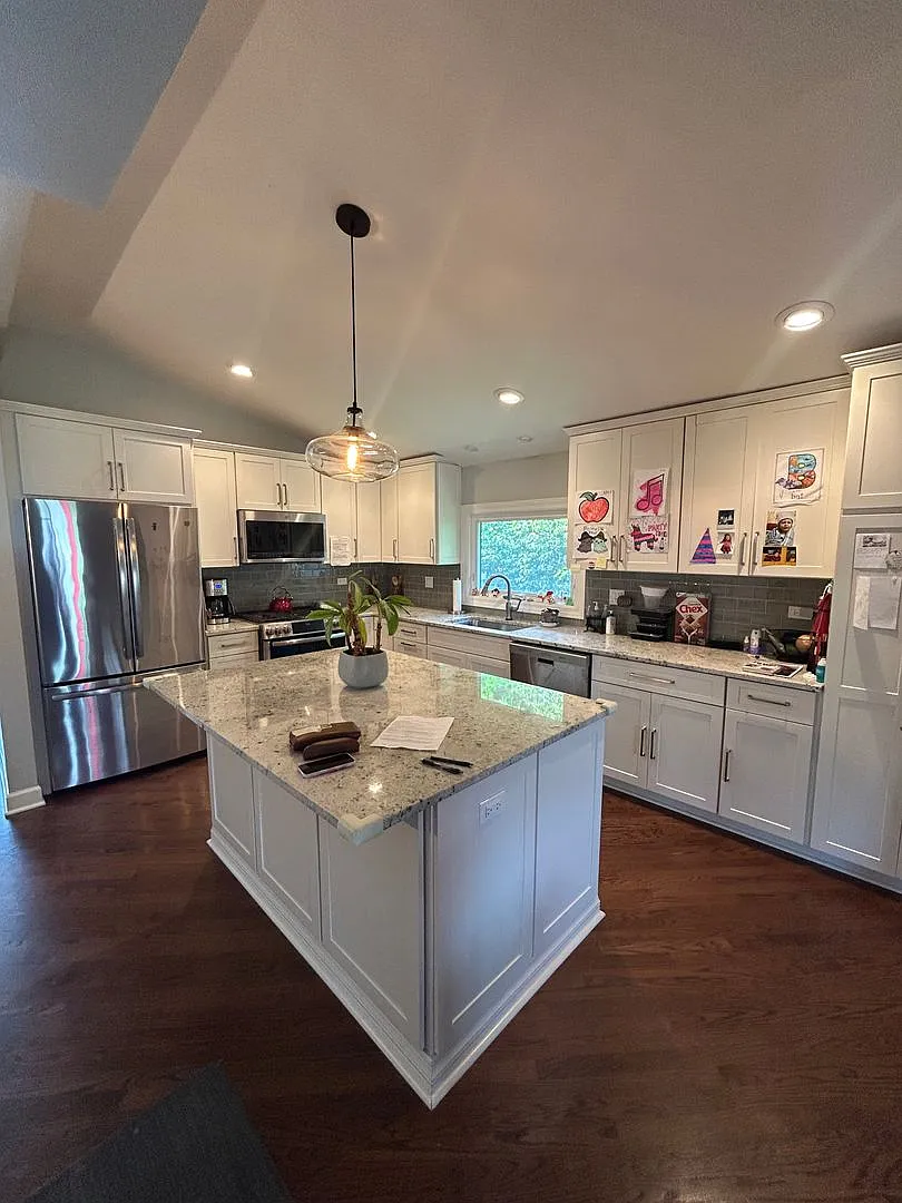 Glenview 3 Bed / 2.5 Bath - Single Family Home - Available November 15th! — Photo 4