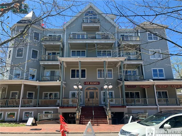 1 Pratt Ave #203, Chautauqua, NY 14722