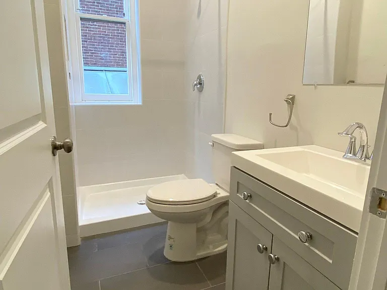 908 S 47th St #1F — Photo 9