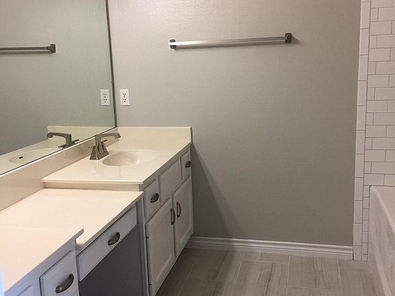 5th image of 1306 Bayou Woods Dr