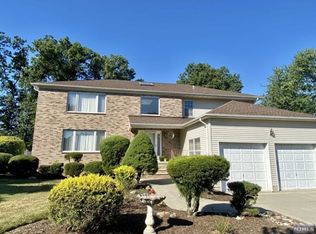 16 Grove Ave, East Hanover, NJ 07936