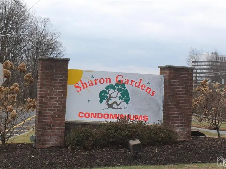 321 Sharon Garden Ct — Photo 1