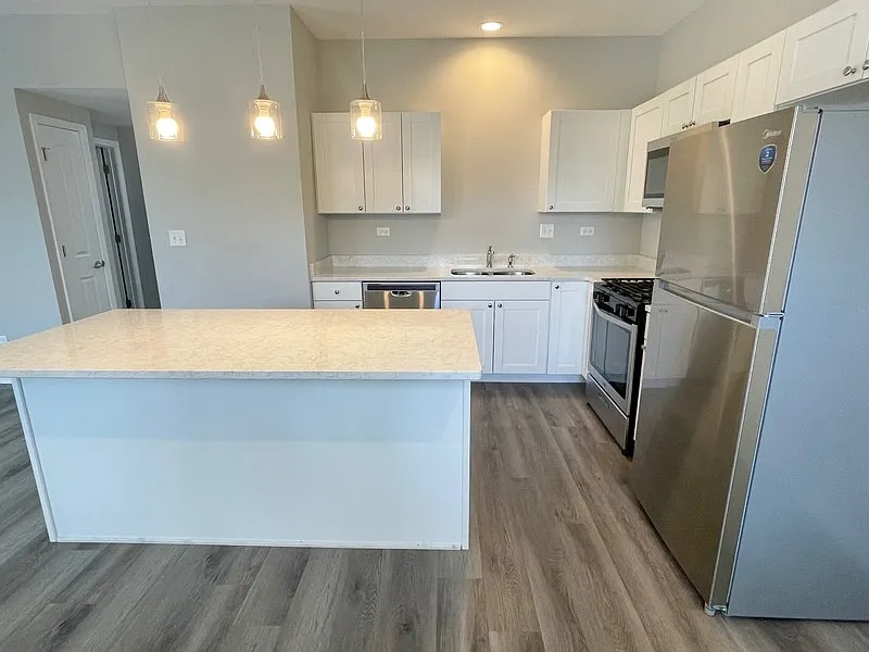 2 bed, 2.0 bath, 974 sqft, $1,837 — Photo 2