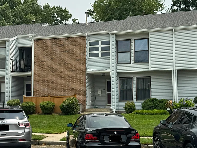 8K Twin Rivers Dr #8-K — Photo 1