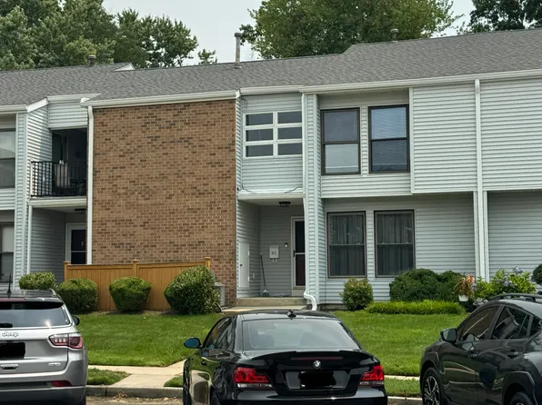 8K Twin Rivers Dr #8-K, Hightstown, NJ 08520