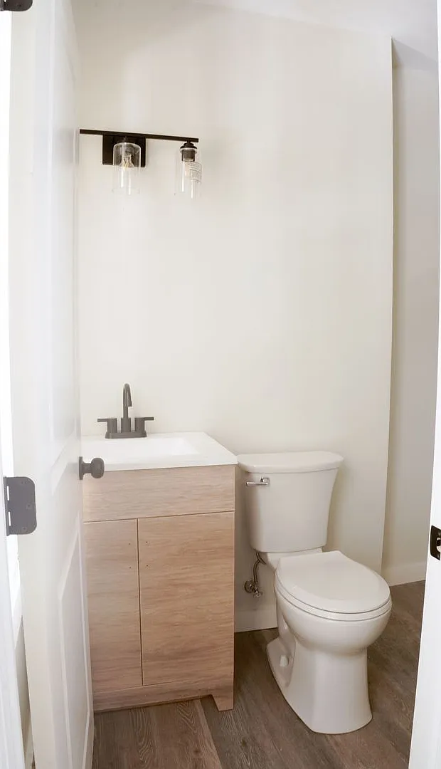 Fully Renovated Apartment Building Modern Upgrades Throughout — Photo 4