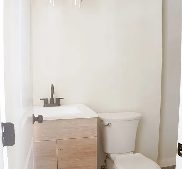 Fully Renovated Apartment Building Modern Upgrades Throughout — Photo 5