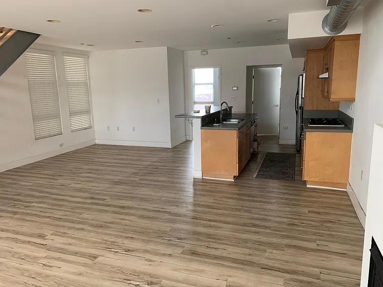 534 S Brea Blvd — Photo 17