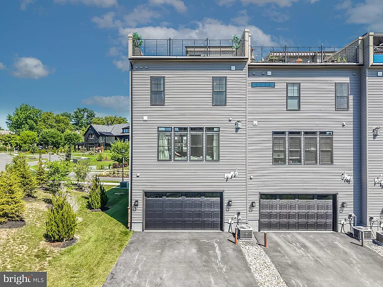 300 Squire Dr — Photo 38
