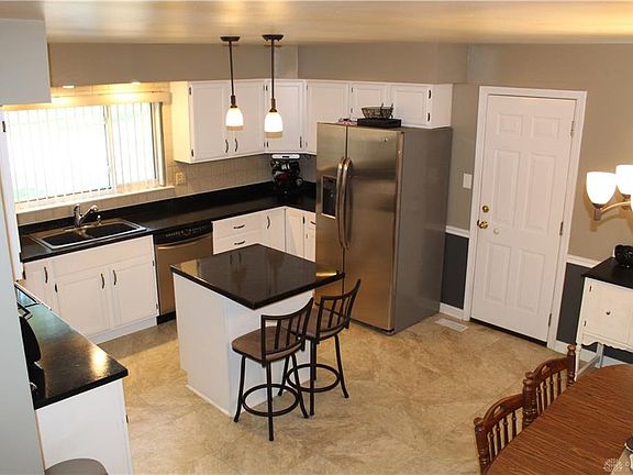 2nd image of 3870 Robertann Dr