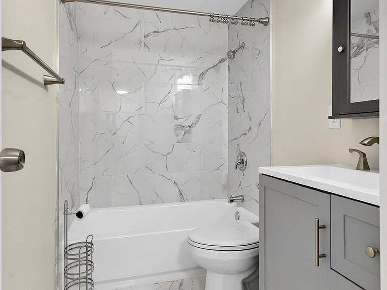 7860 Saint Claire Ln — Photo 21