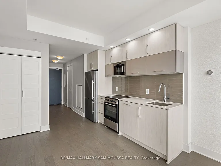 255 Bay St #1208 — Photo 11