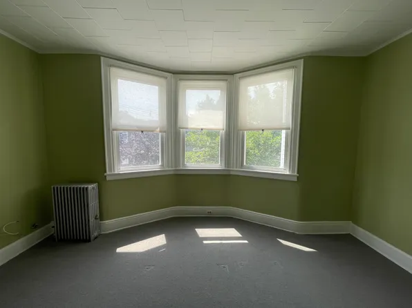 (undisclosed Address), Ridgewood, NY 11385