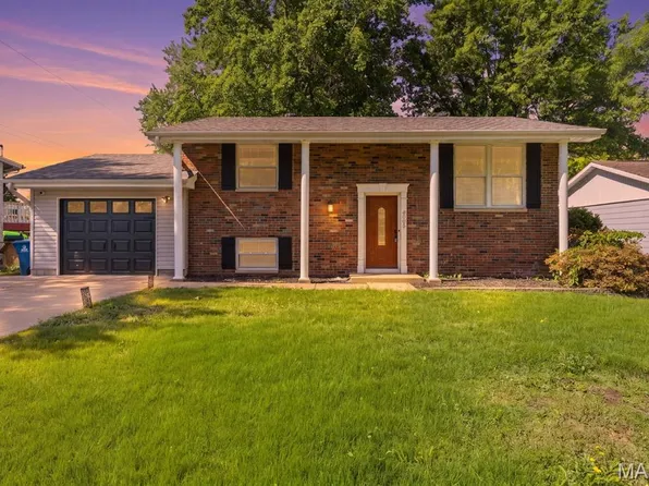 3904 Dunn Rd, Hazelwood, MO 63042