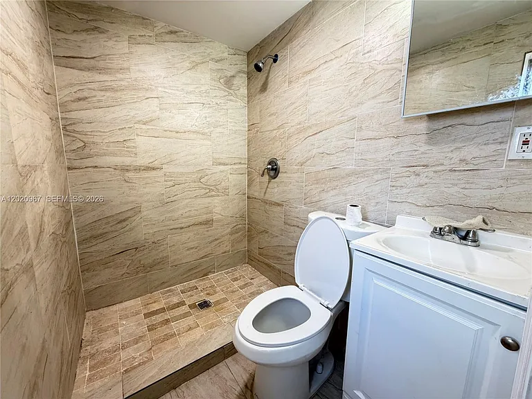 1927 Arthur St #STUDIO — Photo 8