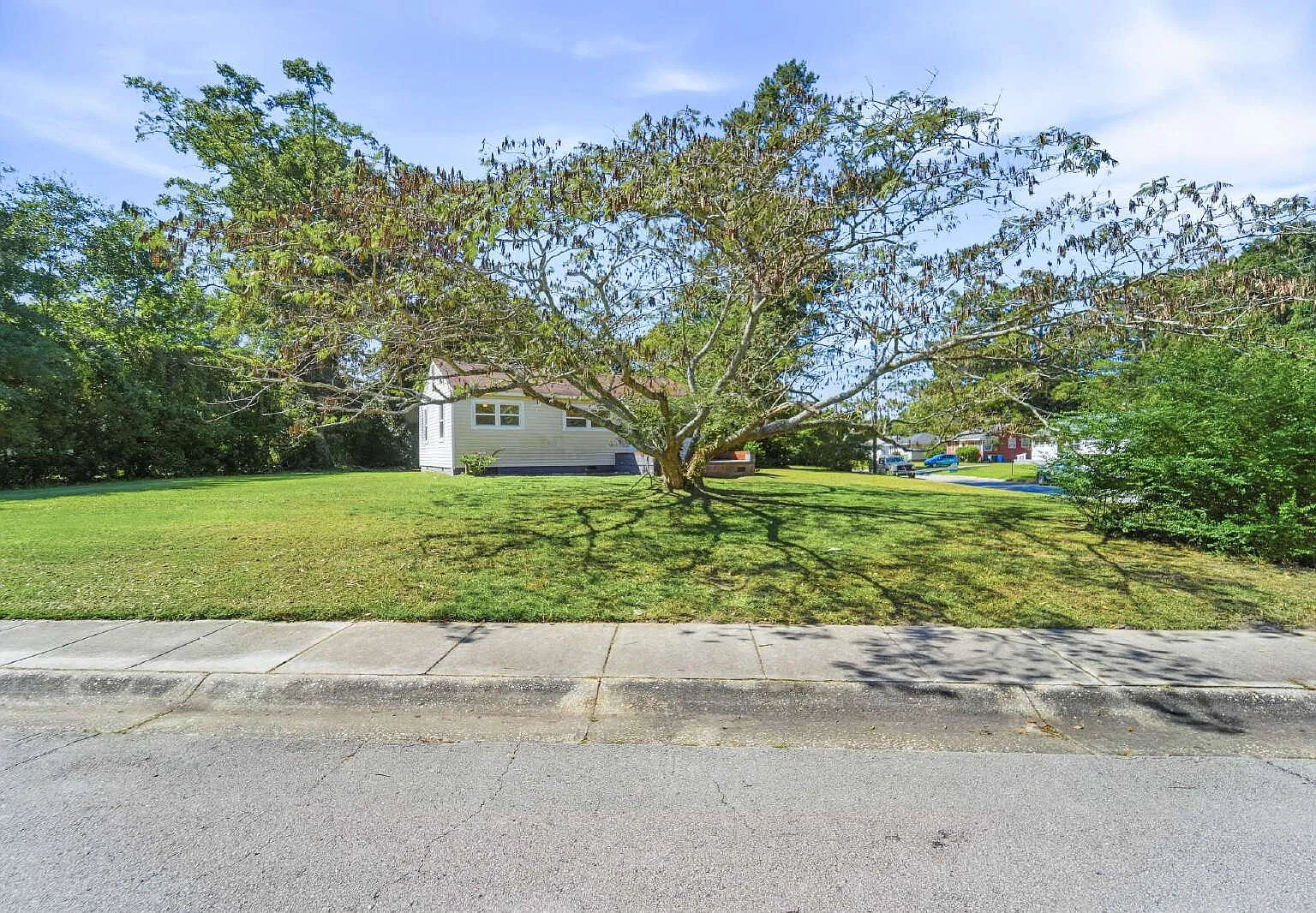 3 bed, $1,425 — Photo 1