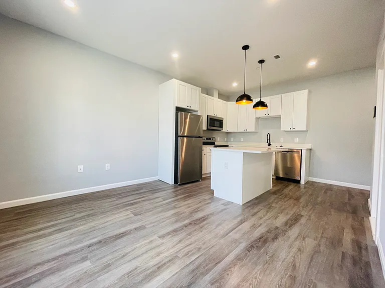 487 Lincoln St #2 — Photo 5