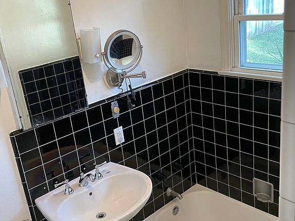4th image of 2826 El Nido Dr