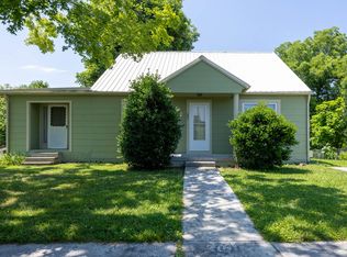 600-601 6th St, Etowah, TN 37331