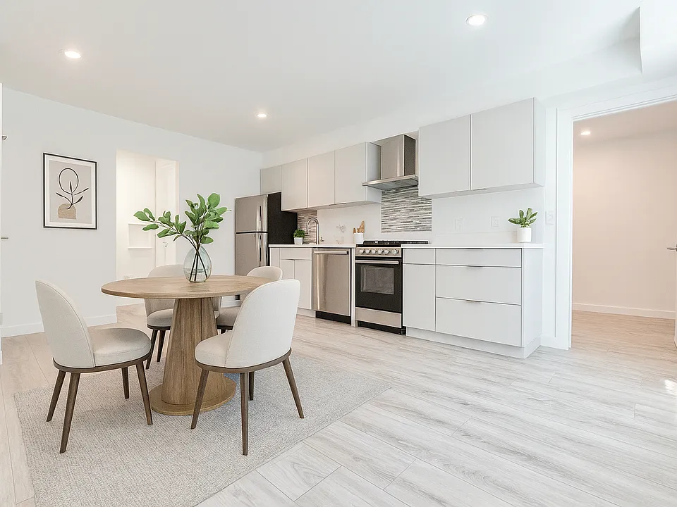 566 N Kenmore Ave #3