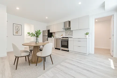 566 N Kenmore Ave #3 Photo 1