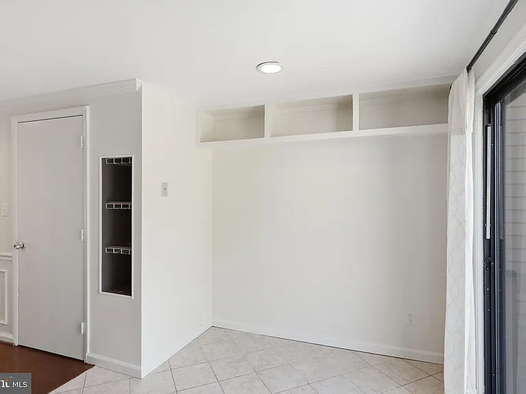 9504 Dunbrook Ct — Photo 7