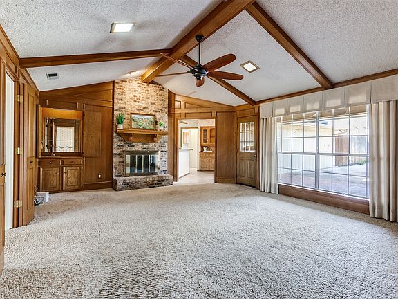 5th image of 2411 Aspen St