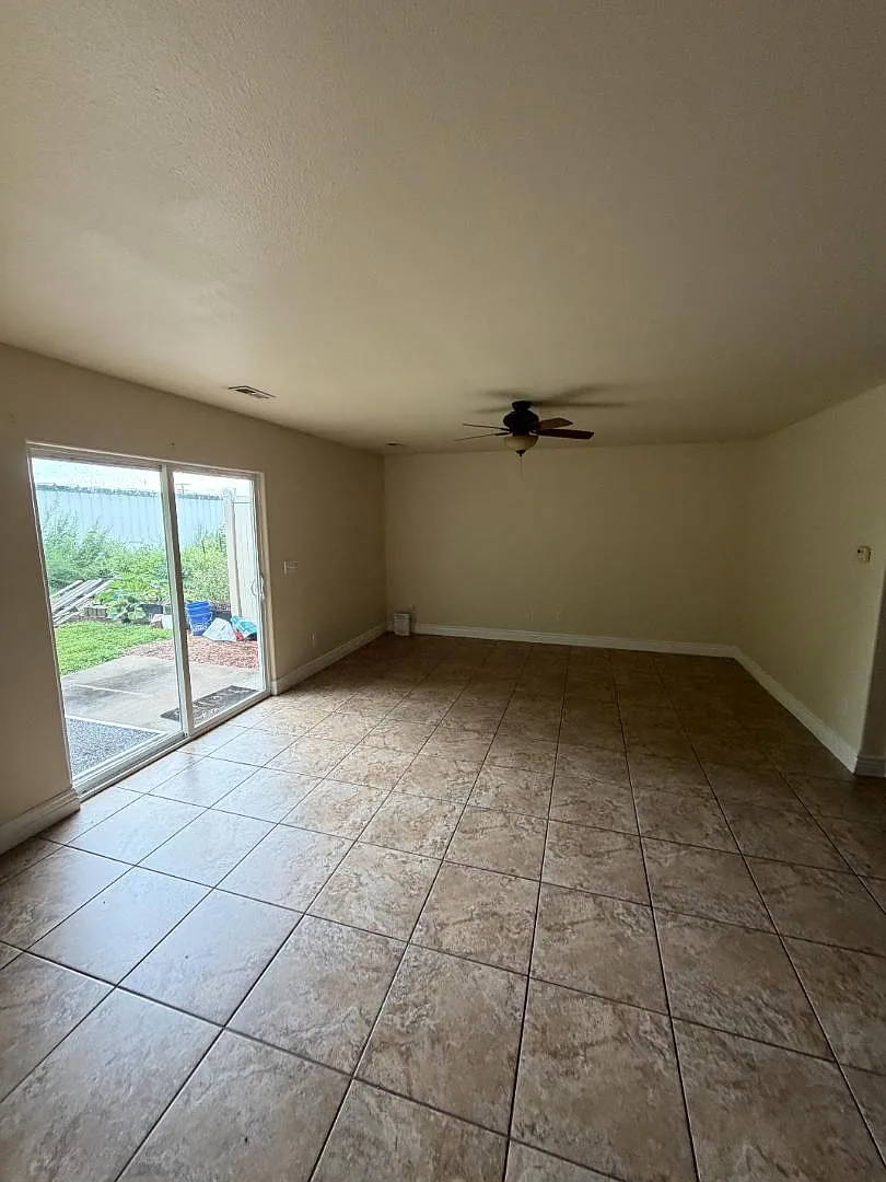 175 Rief Ct - D — Photo 3