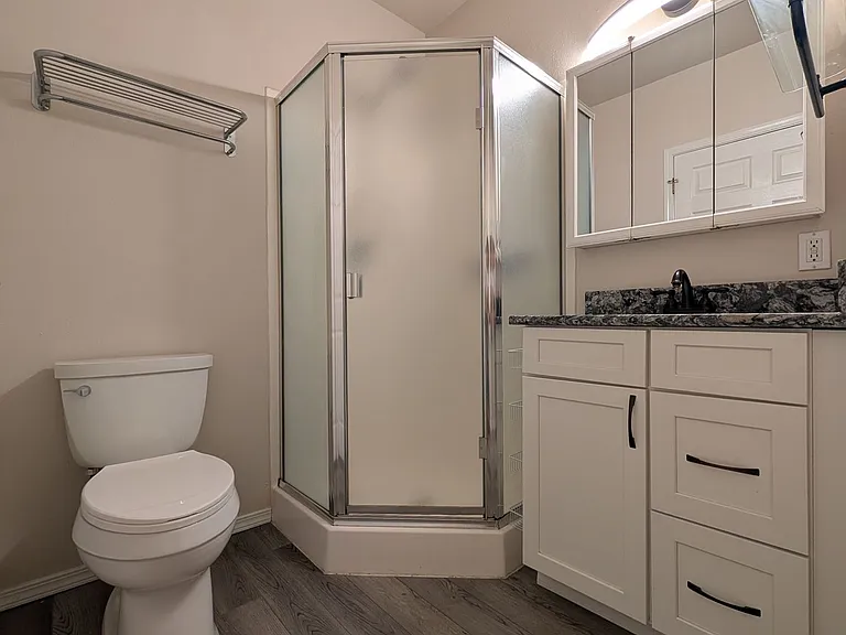 28 Lawrence St — Photo 10