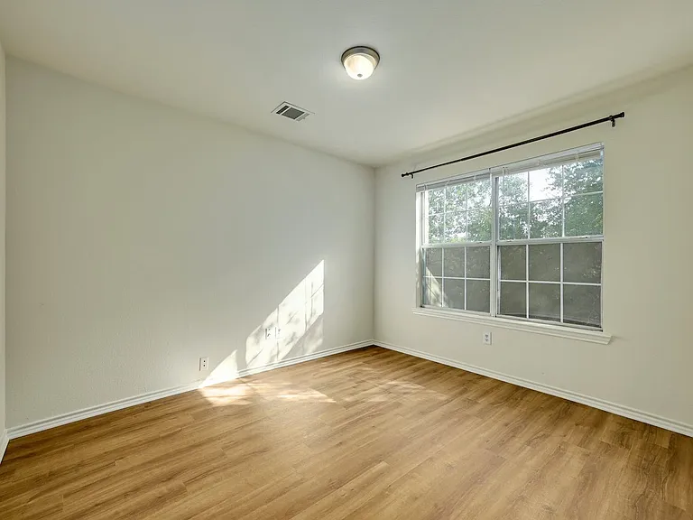 1531 Parkfield Cir — Photo 22