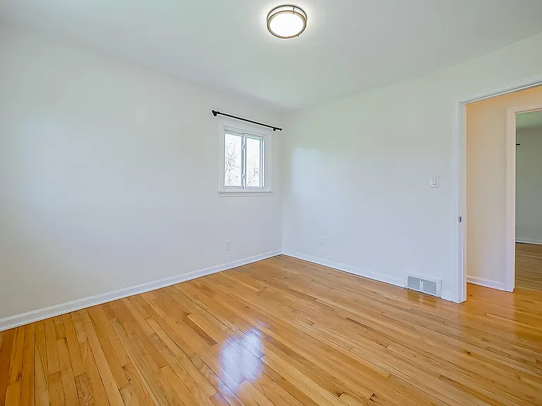 8701 Brookville Rd — Photo 11