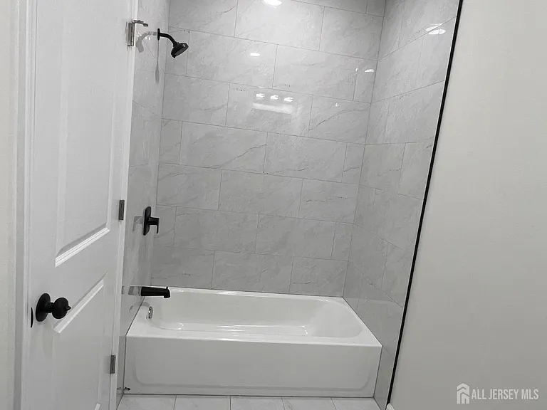 33 Obert St #1B — Photo 9