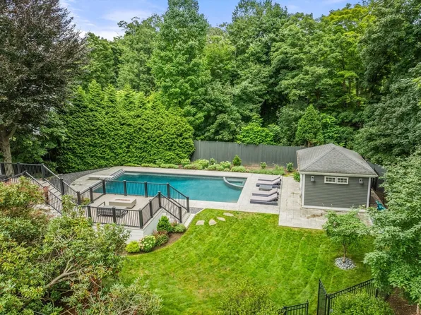 5 Cliff Rd, Wellesley, MA 02481