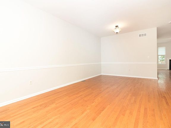 5th image of 226 Hawthorne Way