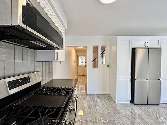 4th image of 2052 Oak Bliss Cres