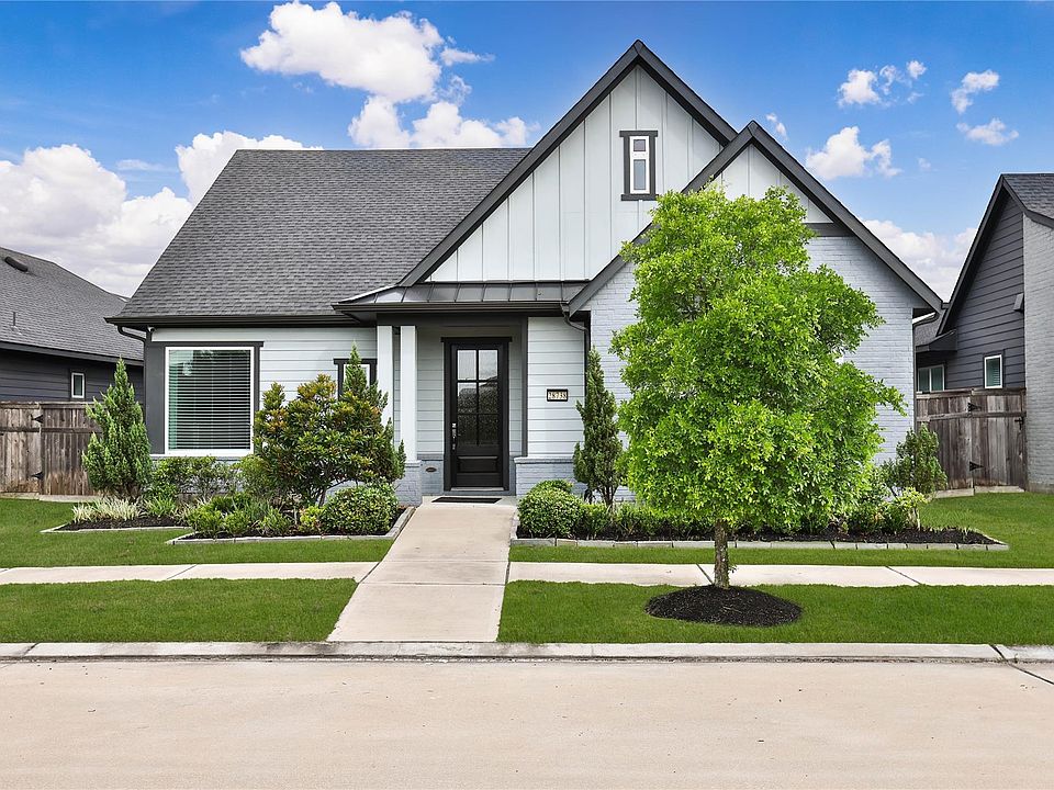 1st image of 28738 Shoalhaven Ct