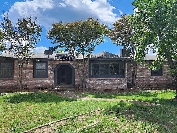 2nd image of 1515 Parkway