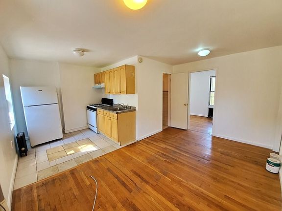 5th image of 120 McKibbin St #3