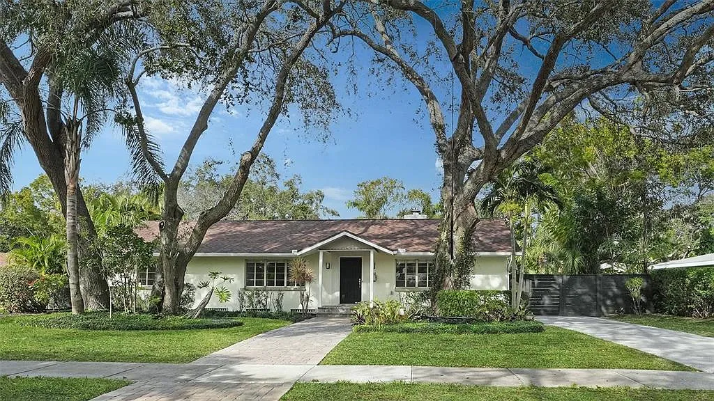 3 bed, 2.0 bath, 2256 sqft, $6,200 — Photo 1