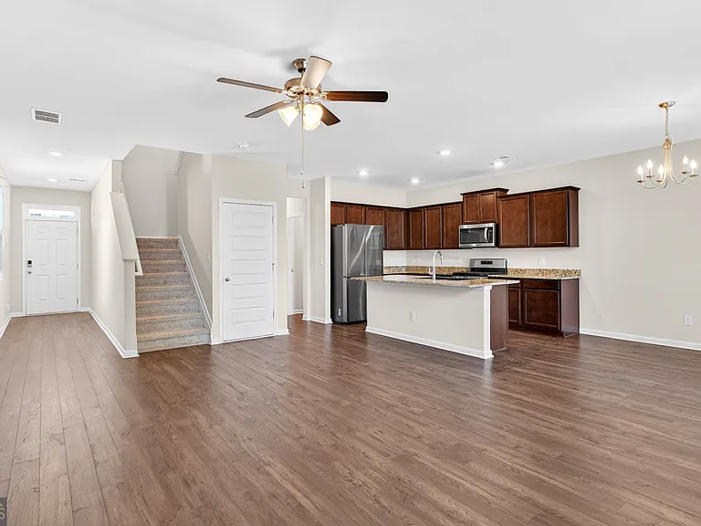 122 Silver Birch Pass — Photo 7