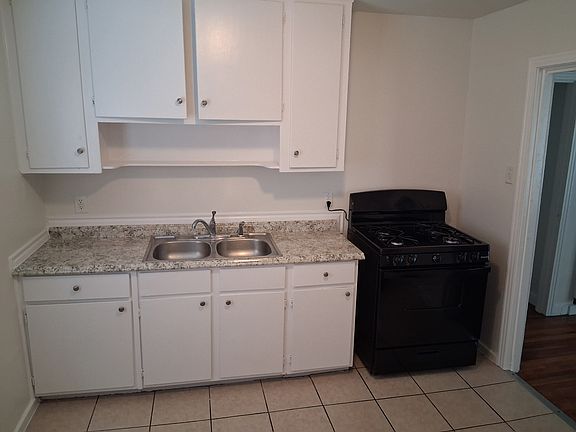 4th image of 2302 Grayson Ave