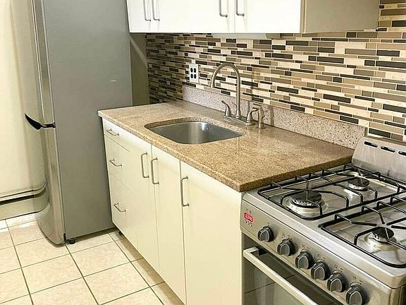 4th image of 547 Bergen St APT 3C