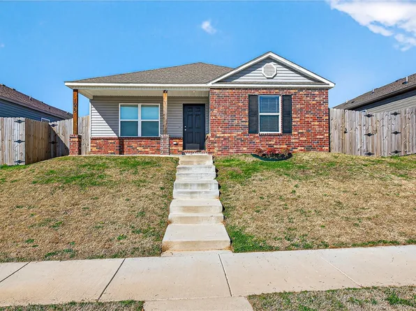 1075 S Nighthawk Ln, Fayetteville, AR 72701