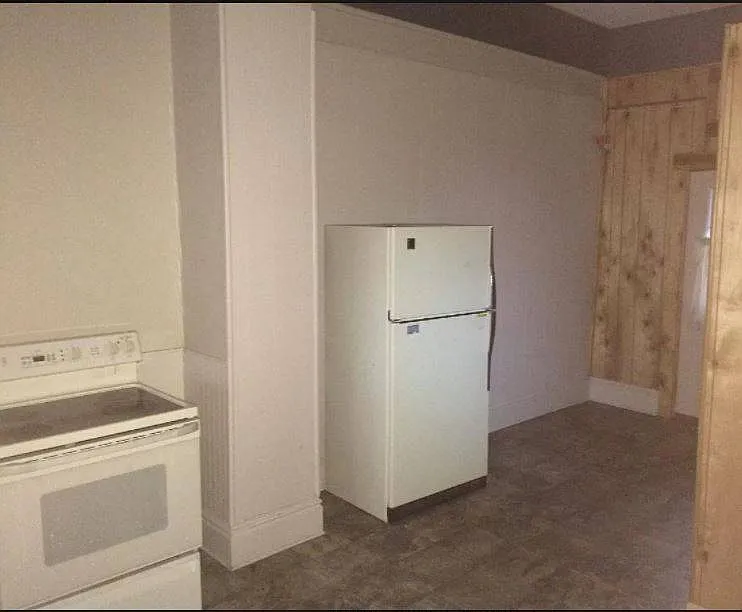 Studio, 1.0 bath, $450 — Photo 3